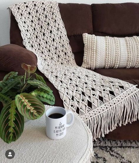 Crochet Table Cloth, Macrame Pillow, Simpul Makrame, Macrame Runner, Braided Rug Diy, Crochet Tablecloth Pattern, Macrame Table Runner, Macrame Supplies, Macrame Knots Pattern