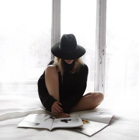 Style Black Hat, On The Floor, Hat Fashion, Photo Inspiration, The Floor, Fedora, Photography Poses, A Book, Style Me