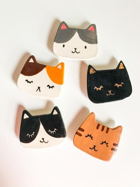 Cute Clay Ideas Easy, Clay Crafts Ideas, Air Dry Clay Magnets, Clay Magnet Ideas, Cat Diy Crafts, Cat Magnet, Polymer Clay Magnet, Beautiful Paper Flowers, Chat Diy