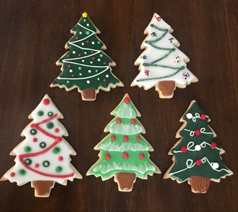 Easy Christmas Tree Cookies Royal Icing, Royal Icing Christmas Trees, Christmas Tree Cookies Decorated Simple, Christmas Tree Sugar Cookies Royal Icing, Christmas Tree Decorated Cookies, Royal Icing Christmas Tree, Christmas Tree Cookies Royal Icing, Christmas Tree Sugar Cookies, Royal Icing Christmas Cookies