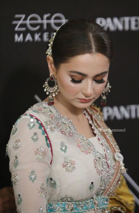 Haina Amir, Bridal Suit, Natural Summer Makeup, Pakistani Women Dresses, Mehendi Outfits, Hania Amir, Pakistani Fashion Casual, Pakistani Celebrities, Pakistani Fashion Party Wear