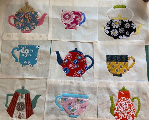 How to make teapots and cups quilt block Teacup Quilt Pattern, Tea Cup Quilt Pattern, Tea Cup Quilt, Teacup Quilt, Hannah Lee, Applique Tutorial, Crazy Patchwork, Quilt Block Pattern, Teapots And Cups