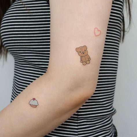 Teddy Bear Outline, Bear Tattoo Ideas, Bear Paw Tattoos, Teddy Bear Tattoo, Best Teddy Bear, Bear Tattoo Designs, Small Teddy Bears, Paw Tattoo, Bear Tattoos