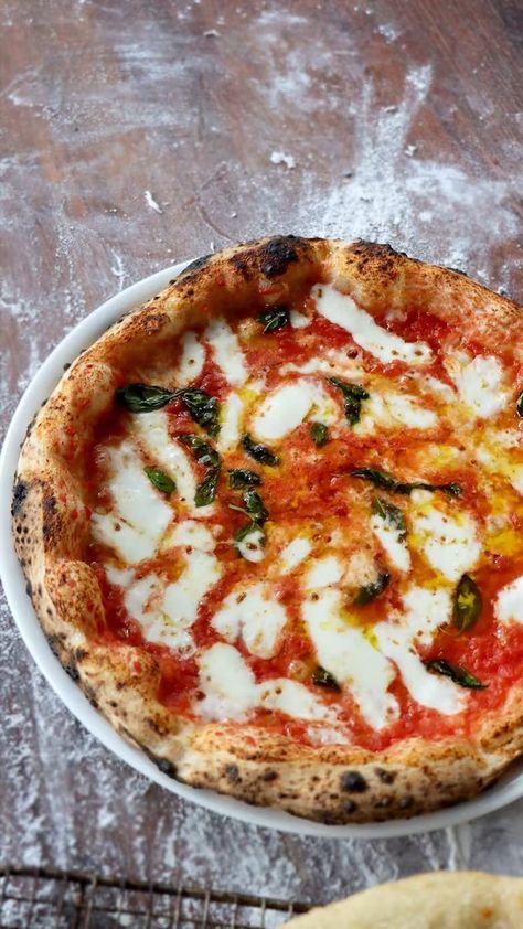 Neapolitan Pizza Dough, Yeast Baking, Ital Food, Perfect Pizza Dough, Neopolitan Pizza, Italian Food Recipes, Neapolitan Pizza, Pizza Chef, Pizza Maker