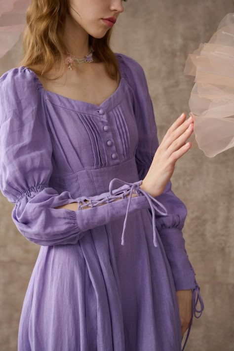 Modern Regency Fashion, Closet Corners, Purple Linen Dress, Maxi Linen Dress, Dress Medieval, Dressing Ideas, Woman Costume, Regency Dress, Cottagecore Fashion