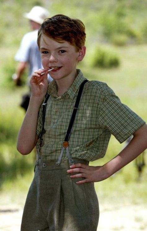 Brodie Sangster, Thomas Brodie, Thomas Brodie Sangster, Reading Lists, Suspenders, So Cute, Reading, On Twitter, Twitter