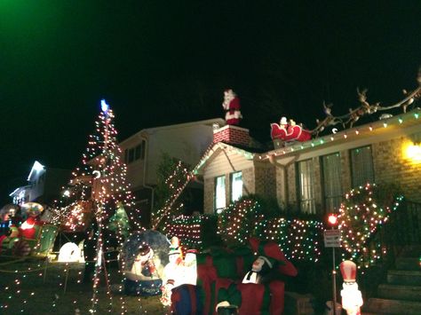 Santa on the Roof, Pelham,  Alabama 2012 Santa On Roof Decoration, Roof Decoration, Christmas House Lights, Hot Coco, Graphic Design Photoshop, Design Photoshop, Christmas Living Rooms, Christmas House, Winter Is Coming