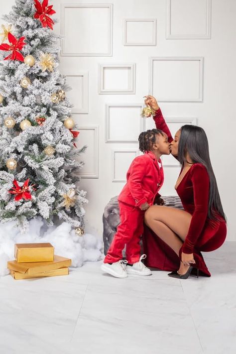 Christmas Outfit Mom And Son, Son And Mom Christmas Pictures, Christmas Photos Mom And Son, Christmas Photoshoot Ideas Mom And Son, Mommy Son Christmas Photos, Mother Son Holiday Pictures, Mother And Son Christmas Photoshoot, Mother Son Christmas Photoshoot, Black Mom And Son Christmas Photos