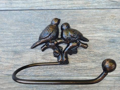 Handmade and Hand painted, this Bird toilet paper holder will make a great and unique addition to any bathroom. It is made of cast iron, and has been hand painted in an oil rubbed bronze color. Other colors are also available. Matching screws will be included. OVERALL MEASUREMENTS- Approximately 6.75 wide at the widest point X 4 1/8 inches high. The birds themselves are approximately 5.25 inches at the widest point. LENGTH OF BAR- Approximately 6.5 inches. MATCHING TOWEL RINGS ARE ALSO AVAILABLE Hand Towel Holder Ideas, Bird Bathroom, Whimsical Bathroom, Toilet Paper Holder Wall, Tissue Paper Holder, Cream Decor, Toilet Paper Roll Holder, Decorative Wall Hooks, Hand Towel Holder