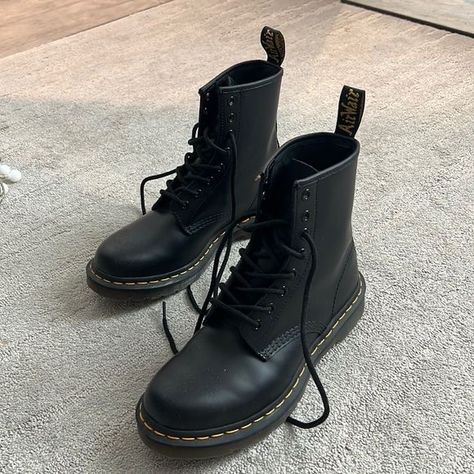 Remus Lupin Doc Martens, Flat Doc Martens, Dock Martins Outfit, Dock Martens, Dr Martins Boots, Martins Shoes, Doc Martins Shoes, Dr Marten Shoes, Black Docs