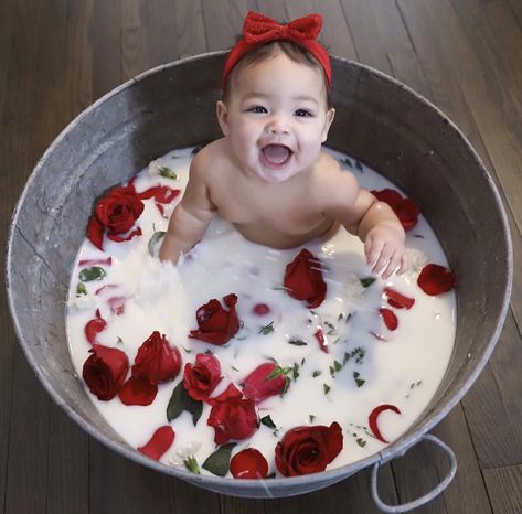 Valentines Milk Bath Baby, Mommy Pictures, Baby Milk Bath, 6 Month Baby Picture Ideas, Bath Pictures, 2 Month Baby, Monthly Baby Pictures, Baby Fruit, Monthly Baby Photos