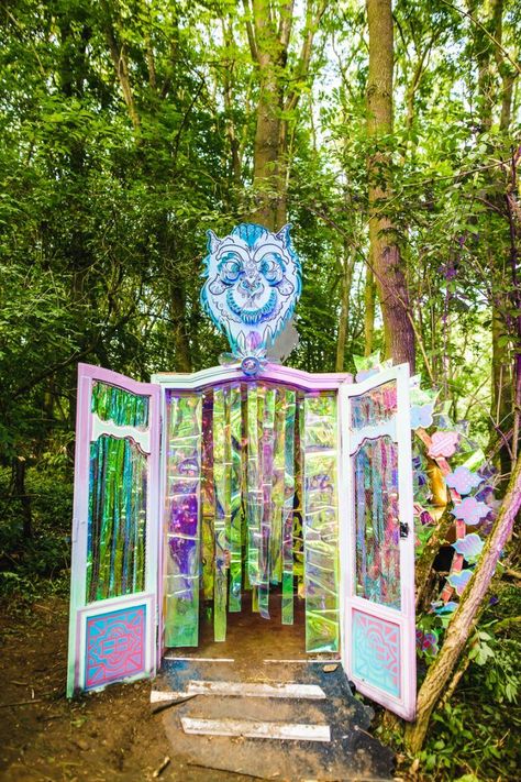 Music Festival Decor, Bühnen Design, Forest Festival, Festival Inspo, Fairy Festival, Festival Diy, Golden Leaves, Festival Design, Stage Design