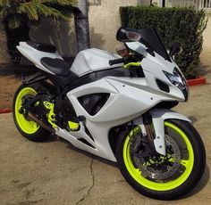 Gray and Lime Green Bike Aventador Lamborghini, Мотоциклы Cafe Racers, Custom Sport Bikes, Suzuki Gsx R, Comfort Bike, Gsxr 750, Suzuki Motorcycle, Cool Bike Accessories, Sport Motorcycle