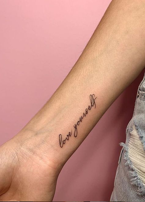 Simple Wrist Tattoos, Halloweenský Makeup, Phrase Tattoos, Tato Henna, Small Girl Tattoos, Inspiration Tattoos, Small Tattoos Simple, Small Meaningful Tattoos, Cute Little Tattoos