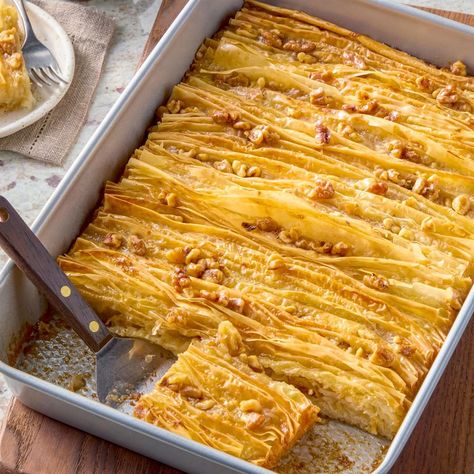 Crinkle Cake Phyllo Crinkle, Biscuit Rolls Recipes, Crinkle Cake, Phyllo Dough Recipes, Phyllo Recipes, Split Cake, Banana Split Cake, Easy Cakes, Special Dishes