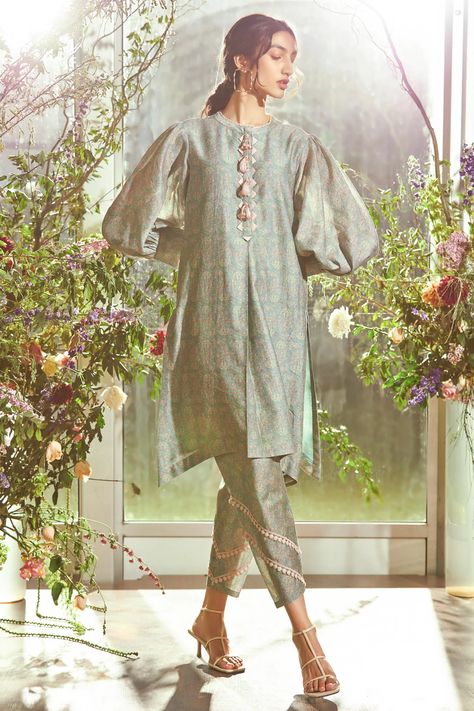 Ridhi Mehra, Indian Kurti, Suit Ideas, Indian Suits, Indian Fashion Designers, Kurta With Pants, Indian Attire, Pernia Pop Up Shop, Simple Trendy Outfits