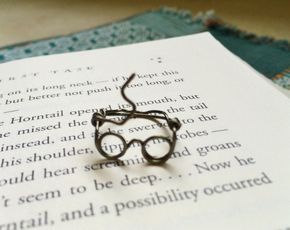 Harry Potter Ring • Free tutorial with pictures on how to make a wire ring in under 45 minutes Harry Potter Ring, Happy Birthday Harry Potter, Harry Potter Glasses, Harry Potter Jewelry, Theme Harry Potter, Diy Ring, Ring Tutorial, Harry Potter Crafts, Harry Potter Diy