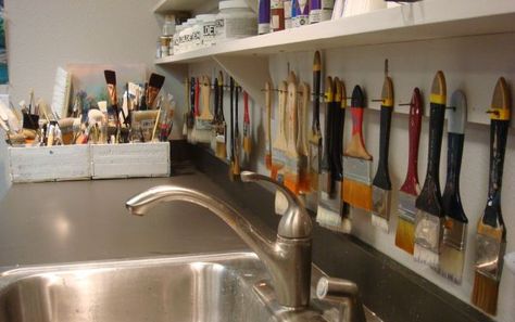 brushes Art Studio Sink Area, Art Room Sink, Art Studio Sink, Chapter Inspiration, Art Sink, Studio Basement, Cosplay Studio, Printmaking Studio, Crafting Space