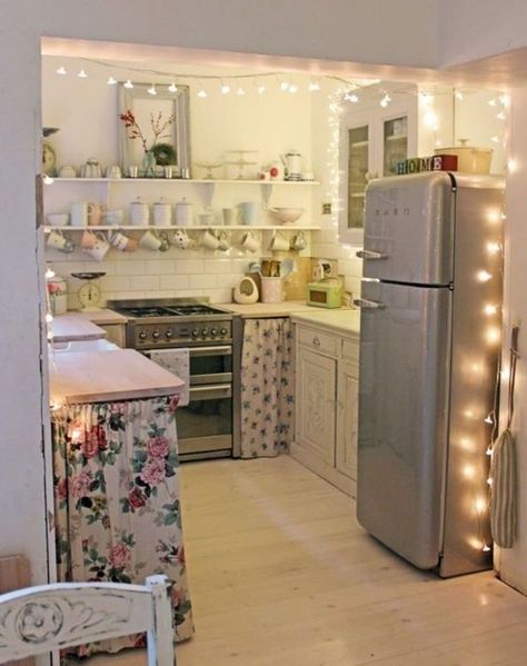 the kitchen entrance covered with string lights to accent it Small Apartment Kitchen Decor, Film Decor, Small Apartment Kitchen, First Apartment Decorating, Apartment Decoration, Kitchen Decor Apartment, Small Apartment Decorating, Apartment Decorating, First Apartment