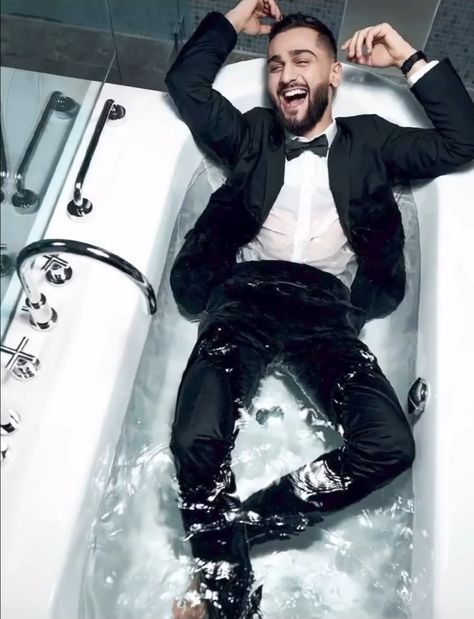 Lean Body Men, Man In Suit, Water People, Black Tux, Wet Clothes, Bath Tub, Birthday Photoshoot, Poses For Men, Suit And Tie