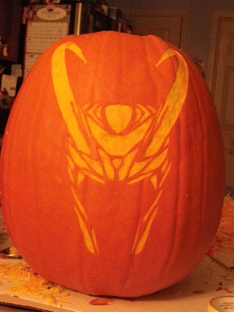 Loki Pumpkin... Awesome! Loki Pumpkin Carving, Thanos Pumpkin Carving, Loki Pumpkin Carving Stencil, Pumpkin Carving Marvel, Pumpkin Carving Ideas Marvel, Pumpkin Carving Iron Man, Loki Stencil, Marvel Pumpkin, Pumpkin Carving Stencil