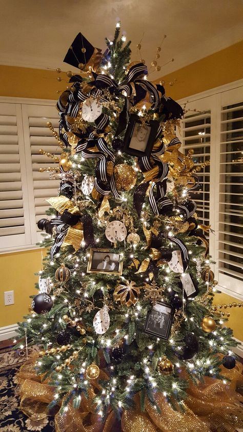 My husband's 50th bday tree. Steeler's fan and Christmas baby! New year's Eve party! New Years Eve Christmas Tree, Gatsby Christmas Tree, Gatsby Christmas Decor, Roaring 20s Christmas Tree, Great Gatsby Christmas Tree, New Year’s Eve Christmas Tree, New Years Tree Ideas, New Years Christmas Tree, Great Gatsby Christmas Party