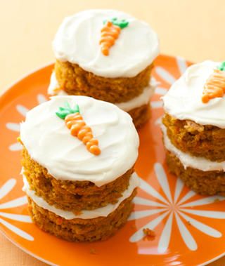 Mini Carrot Cakes, Carrot Recipes Dessert, Carrot Desserts, Mini Carrot Cake, Oreo Desserts, Carrot Cakes, Mini Carrots, Holiday Bread, Mini Torte