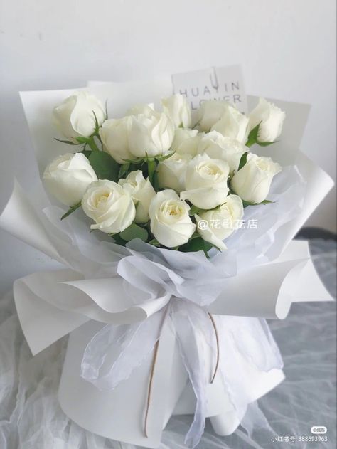 White Rose Bouquet Graduation, White Rose Bouquet Aesthetic, Graduation Flower Bouquet, Tumblr Flower, Purple Flower Bouquet, White Flower Bouquet, White Rose Bouquet, Blue Flower Wallpaper, Boquette Flowers