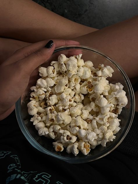 Popcorn Aesthetic, Android Wallpaper Dark, Instagram Food, Popcorn, Corn, Snack Recipes, Vitamins, Nutrition, Quick Saves