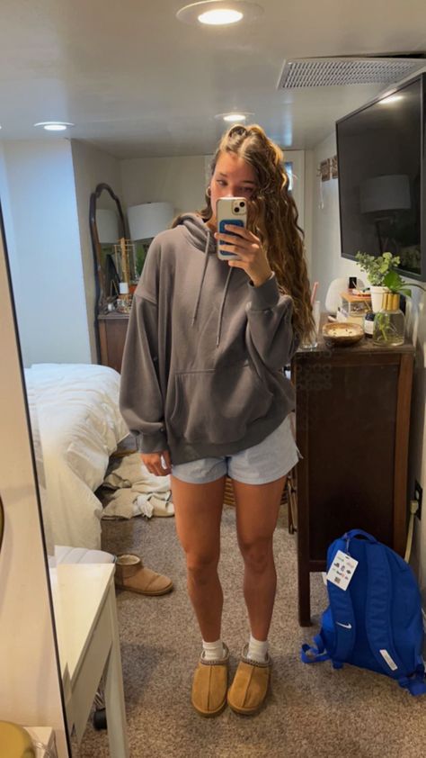 Comfy School Outfits Lazy Days Summer, Comfy Cute Lounge Outfits, Ath Leisure Outfits Women, Cute Comfy Fall Outfits Lazy Days, Longer Shorts Outfits, Summer Comfy Fits, Baggy Tshirt Outfit Summer, Cute Casual Comfy Outfits, Comfy Study Outfit