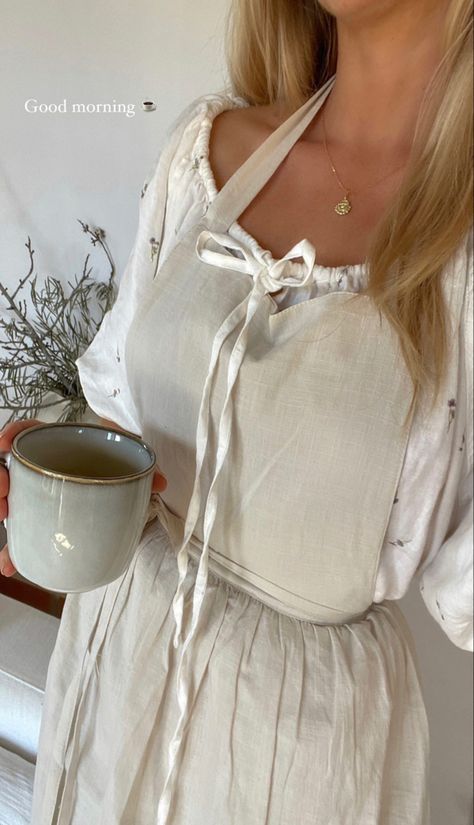 Farmhouse Wife Aesthetic, Housewife Aesthetic Dress, Trad Wife Aesthetic Outfits, Traditional Womanhood, House Wife Outfits, Trad Wife Outfit, Homestead Outfits, House Wife Dress, Wifey Aesthetic