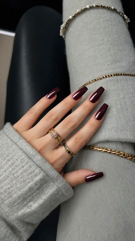 Nails for Autumn: 15 Dark Designs That Wow - pulsepathlife.com Ox Blood Nails, Dark Fall Nails, Fall Nails Colors, Nails For Autumn, Nail Art Chrome, Blood Nails, Plum Nails, Dark Designs, Almond Acrylic