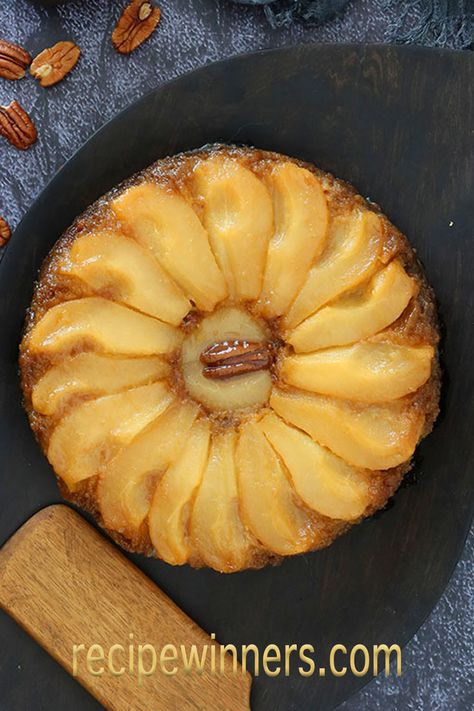 Pear And Ginger Upside Down Cake, Pear Pudding Recipe, Ginger Pear Upside Down Cake, Eggless Pear Cake, Pear Upside Down Cake Easy, Pear Pudding Desserts, Pear Ginger Cake, Pear And Ginger Cake, Ginger Pudding