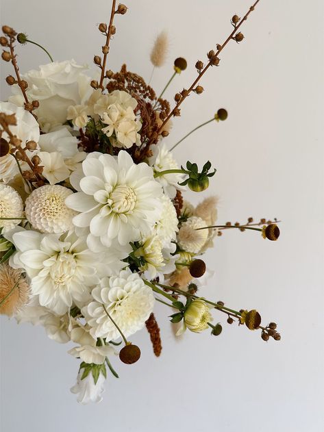 Green And Brown Flower Arrangements, White And Brown Wedding Bouquet, Earth Tone Floral Arrangements, Brown Flowers Wedding, Brown And Green Bouquet, Earth Tone Wedding Bouquets, Brown Wedding Florals, Neutral Bouquet Wedding, Neutral Flower Arrangements