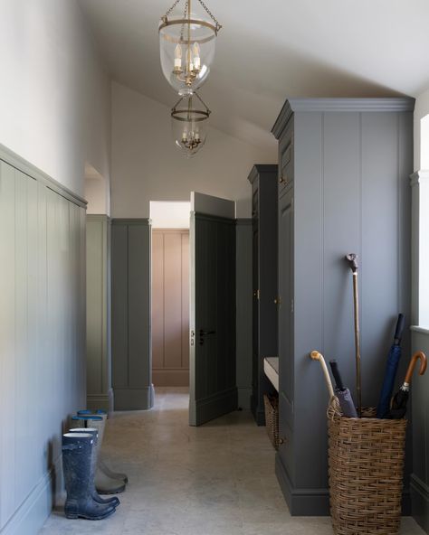 It’s everyone’s dream to have a boot room, right?! Whether you call it a boot room, mud room or dog room, these versatile spaces are essential for any country home. Perfect for everything from walkies to wellies. 🍂🐾 This new extension, just off the kitchen, provides easy everyday access to the heart of the home. As many of you know, we LOVE designing in vaulted ceilings - they add such space and create a wonderful drama. This might just be one of our favourite rooms in the project! 📷 @pau... Boot Laundry Room, Dog Bed In Boot Room, Boot Washing Station Mudroom, Plain English Boot Room, Boot Utility Room, Boot Room, Dog Rooms, Vaulted Ceiling, Love Design