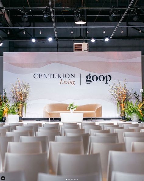 Business Backdrop Design, Conference Backdrop Ideas, Conference Panel Stage Design, Modern Stage Design Event, Business Events Decoration, Stage Set Up Events, Corporate Stage Backdrop Design, Create And Cultivate Backdrops, Stage Design Conference