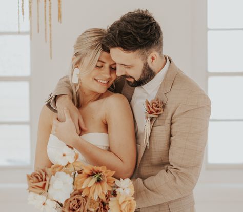 Golden Micro Wedding Styled Shoot - ALEX ⋒ MADI Wedding Suits Groom Brown, Terracotta Tuxedo, Boho Wedding Bridal Party, Dark Tan Suit Wedding, Groom Tan Suit Wedding, Tan Wedding Suit Groom, Neutral Groom Suit, Boho Wedding Suit Grooms, Tan Suits Wedding