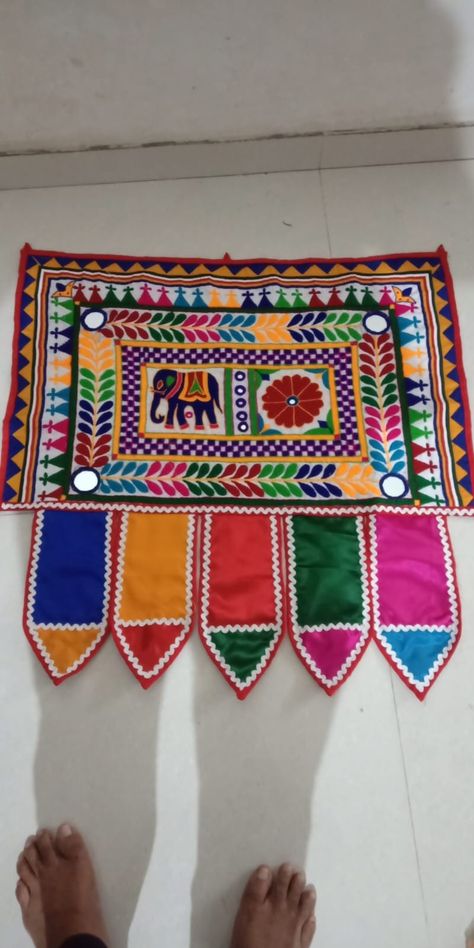 Hathi Goti Design Hand Work, Sadu Bharat, Kachi Work, Arti Thali Decoration, Arti Thali, Ganpati Decor, Thali Decoration, Cotton Tops Designs, Kurti Embroidery