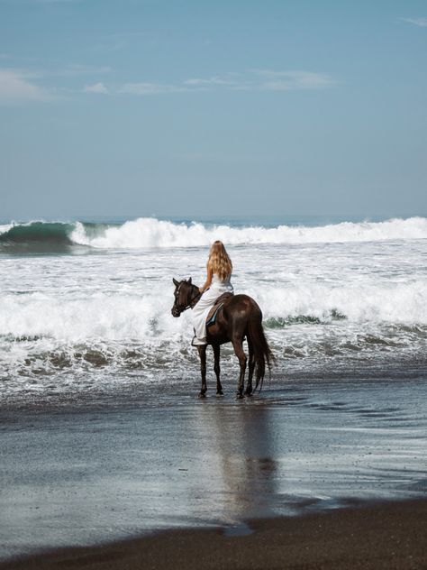 bali beach horse riding Horseback Riding On Beach, Horse Back Riding Outfits Summer, Summer Horseback Riding Outfit, Horseback Riding Beach, Horse Beach Riding, Saltwater Cowboy, Bachelorette Photos, Horseback Riding Aesthetic, Horseback Riding Outfit