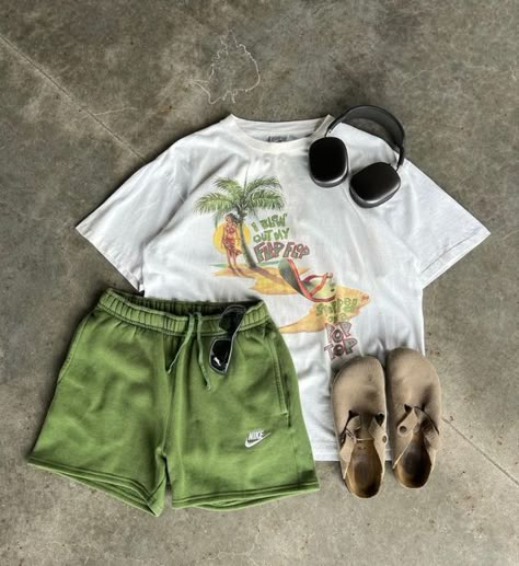 Vintage Nike Shorts, Unique Looks, Fresh Fashion, Daily Outfit Inspiration, Jimmy Buffett, Cool Fits, Tshirt Outfits, Streetwear Outfit, Colorful Hoodies