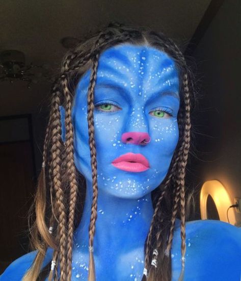 Blue Avatar Makeup, Avatar Cosplay Blue, Blue Avatar Costume, Avatar Diy Ideas, Blue Costume Diy, Disney Character Makeup Looks, Avatar Braids, Blue Hair Halloween Costumes Ideas, Blue Hair Costume