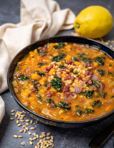 Adzuki Beans Soup with Pearl Barley and Kale Azuki Bean Recipes, Adzuki Bean Recipe, Butter Bean Soup, Macrobiotic Recipes, Beans Soup, Easy Vegan Soup, Azuki Bean, Adzuki Beans, Fall Comfort Food