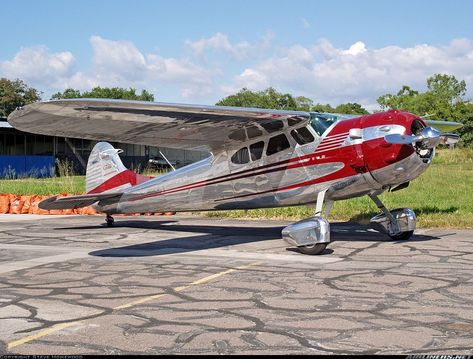 Cessna 195 Executive Cessna Aircraft, Bush Plane, Small Aircraft, Private Aircraft, Vintage Planes, Private Plane, Aircraft Photos, General Aviation, Vintage Airplanes