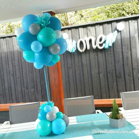 Organic topiary Balloon Topiary Centerpieces, Balloon Centrepiece, Standing Balloon, Arch Column, Balloon Topiary, Balloon Table Centerpieces, Balloon Inspiration, Mitzvah Centerpieces, Topiary Centerpieces