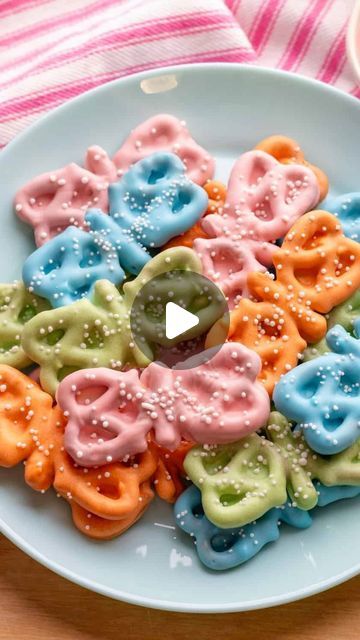 Butterfly Pretzels, Hello Yummy, Pretzel Candy, Babe Rainbow, Cookie Brownies, Grandma Camp, Easter Foods, Easter 2024, Rainbow Peace