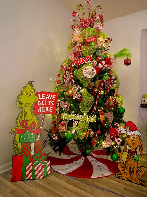 Grinch max, green ornaments, red ornaments Upside Down Christmas Tree Ideas Grinch, The Grinch Christmas Tree Decorations, Grinch Trees Ideas Diy, Grinch Inspired Christmas Decor, Grinch Christmas Decorations Ideas, Grinch Xmas Decor, Grinch Tree Ideas, Christmas Tree Grinch Theme, Grinch Christmas Decorations Trees