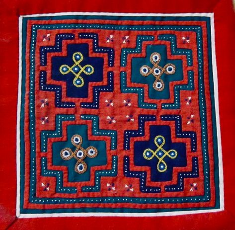 Fabric art: Hmong embroidery | Ali Eminov | Flickr Restaurant Mural, Hmong Fashion, Paj Ntaub, Hmong Embroidery, Hmong Clothes, Hmong Textiles, Japanese Quilts, Reverse Applique, Textile Fiber Art