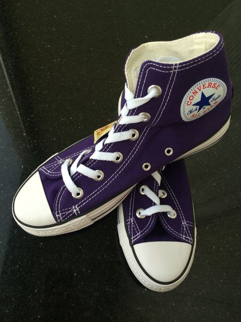 Converse Shoes Purple, Quince Dark Purple, Purple Shoes Aesthetic, Purple Converse Aesthetic, Dark Purple Quince, Dark Purple Quinceanera, Dark Purple Converse, Converse Men Outfit, Dark Purple Shoes