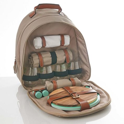 Wedding Gift Inspiration, Tenda Camping, Picnic Backpack, Wedding Gift List, Couple Presents, Picnic Baskets, Picnic Ideas, Wedding Gifts For Groom, Perfect Picnic