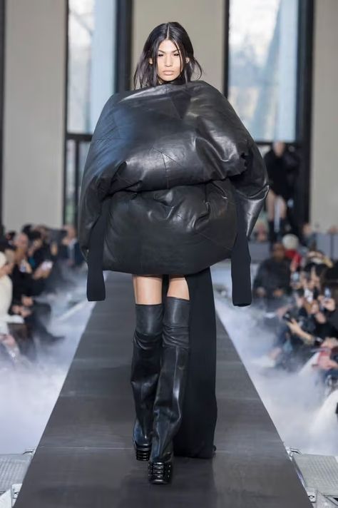 Rick Owens FW23 "LUXOR" Paris Fashion Week Runway | Hypebeast Rick Owens Fashion Show, Rick Owens Fashion, Rick Owens Menswear, Paris Fashion Week Runway, 2023 Ready To Wear, Fashion Week Runway, Winter 2023, Luxor, Dress Form